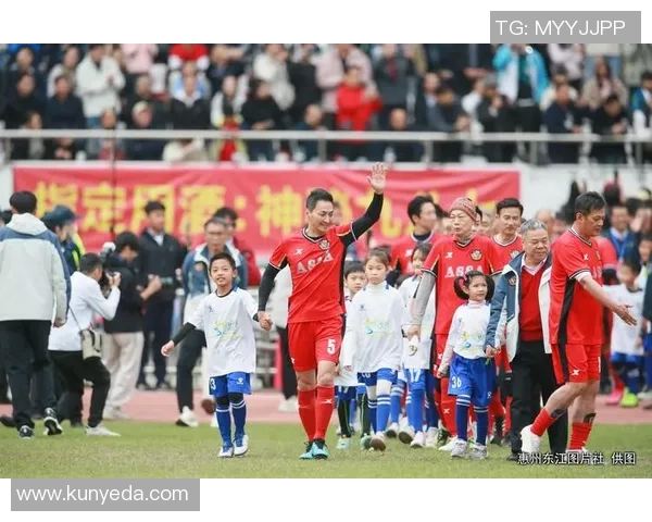 深圳足球队个人能力引发热议球迷对球员表现的不同看法与争论